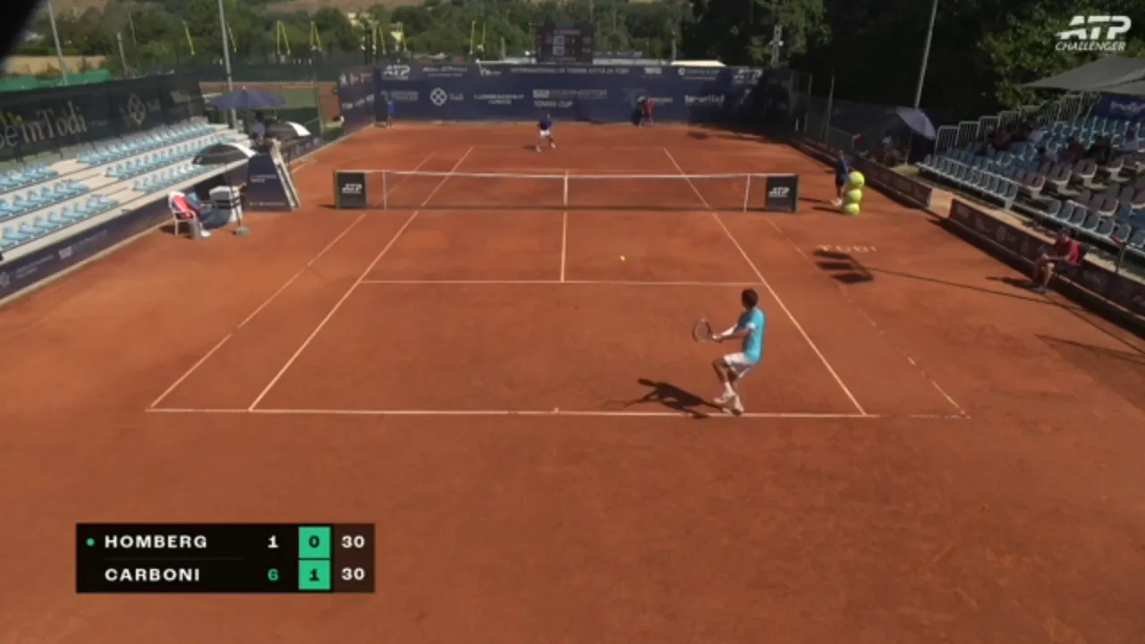 Live tennis match streaming inside the 1xBet app, with the live score shown on screen